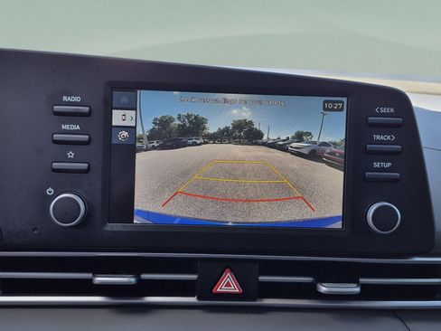 Used 2025 Hyundai Elantra SE FWD image 22