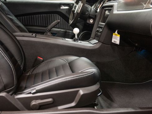 Used 2012 Ford Mustang Shelby GT500 w/ Electronics Pkg RWD image 31