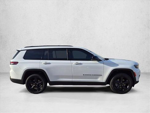Used 2023 Jeep Grand Cherokee L Altitude AWD/4WD image 4