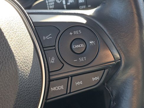 Used 2022 Toyota Corolla Cross LE image 11