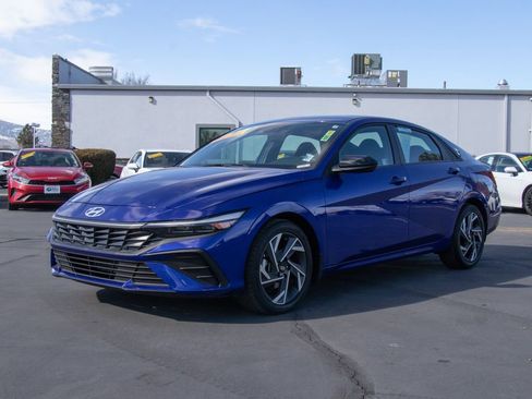 Used 2025 Hyundai Elantra Sport image 3