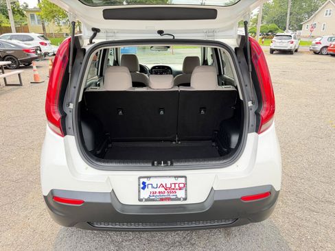 Used 2022 Kia Soul LX w/ Technology Package FWD image 32