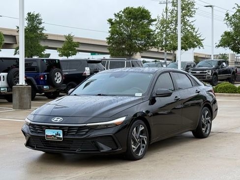 Used 2025 Hyundai Elantra Sport FWD image 8