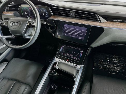Used 2019 Audi e-tron Prestige w/ Prestige Package image 6
