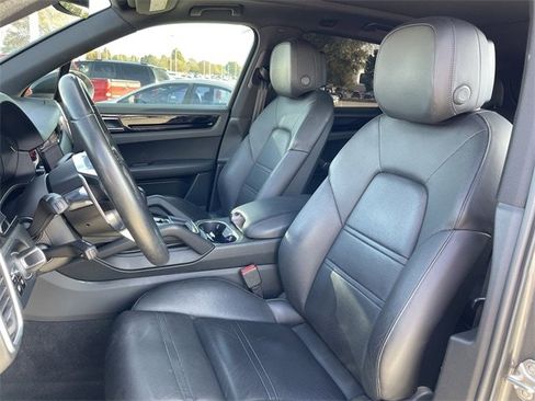 Used 2019 Porsche Cayenne S image 22