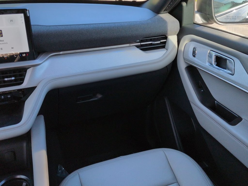 New 2027 Ford Explorer Active w/ Active Comfort Package RWD image 17