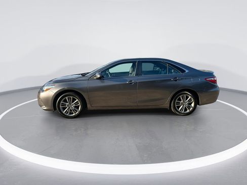 Used 2017 Toyota Camry SE image 5