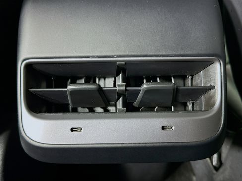 Used 2020 Tesla Model Y Long Range image 25