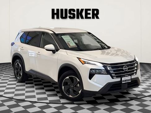 Used 2025 Nissan Rogue SV AWD/4WD image 1