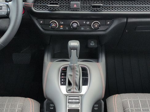 Used 2025 Honda HR-V Sport image 17