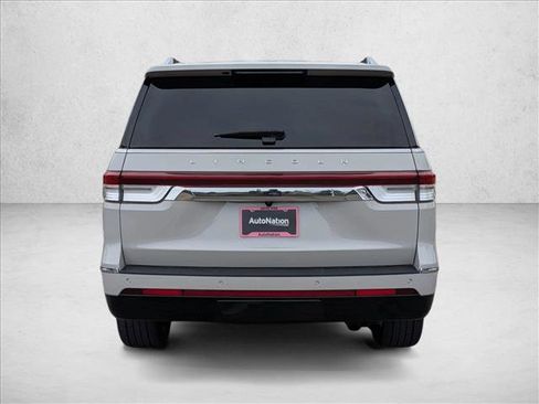 Used 2024 Lincoln Navigator Premiere image 6