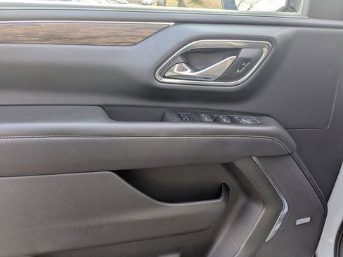 Used 2023 Chevrolet Suburban Premier image 23