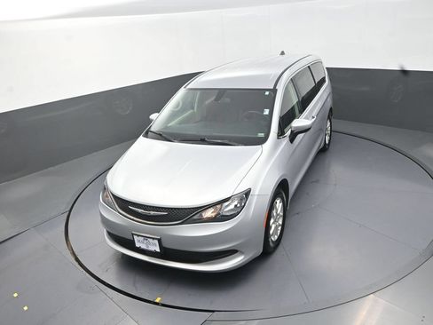 Used 2022 Chrysler Voyager LX FWD image 15
