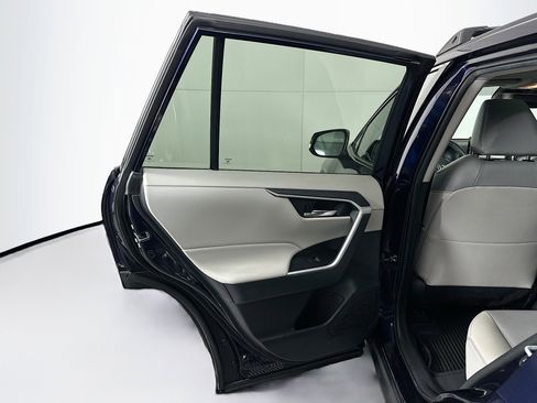 Used 2021 Toyota RAV4 XLE Premium image 26