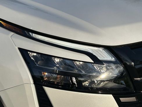 New 2026 Nissan Pathfinder Platinum AWD/4WD image 10