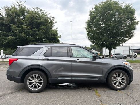 Used 2023 Ford Explorer XLT w/ Equipment Group 202A AWD/4WD image 11