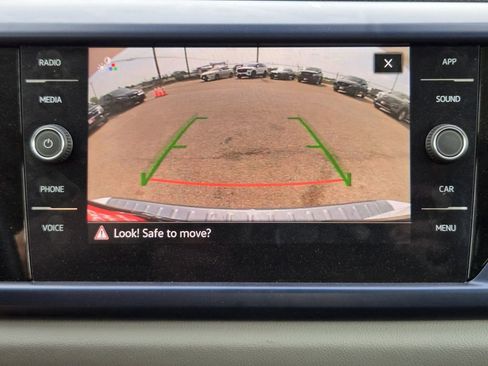 Used 2023 Volkswagen Taos SE w/ Panoramic Sunroof Package image 17