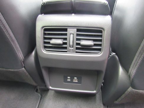 Used 2023 Nissan Rogue SV w/ SV Premium B Package image 40