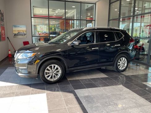 Used 2019 Nissan Rogue SV FWD image 3