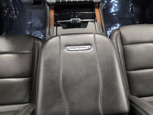 Used 2025 GMC Yukon XL Denali AWD/4WD image 16