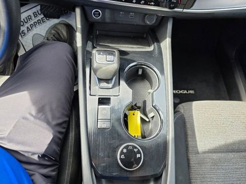 Used 2021 Nissan Rogue SV image 21