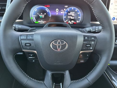 New 2025 Toyota Crown Signia image 16