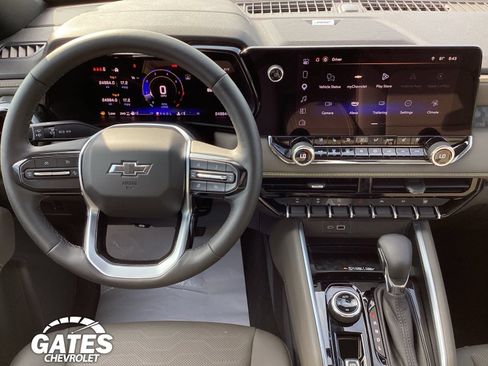 Used 2025 Chevrolet Colorado ZR2 w/ Technology Package AWD/4WD image 18