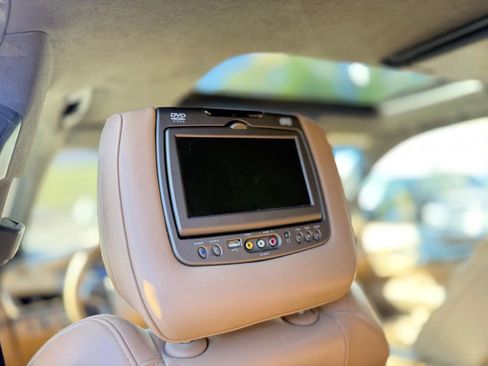 Used 2018 Cadillac Escalade ESV Platinum AWD/4WD image 12