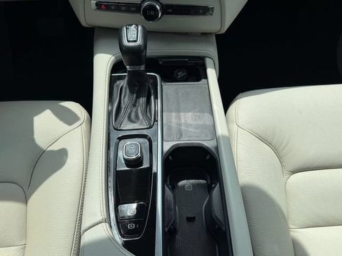 Used 2022 Volvo XC90 T5 Momentum w/ Advanced Package FWD image 21