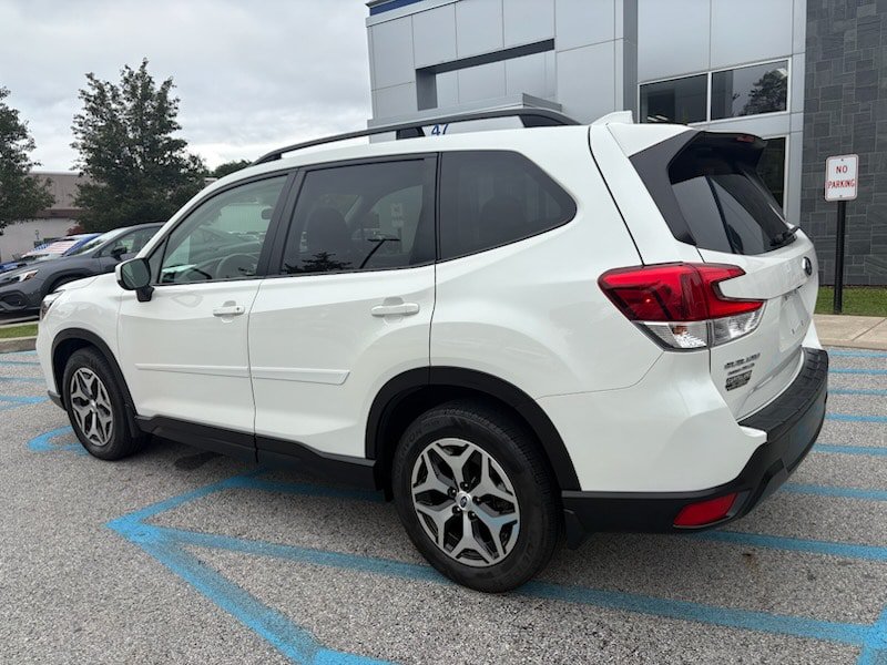 Used 2020 Subaru Forester Premium AWD/4WD image 4