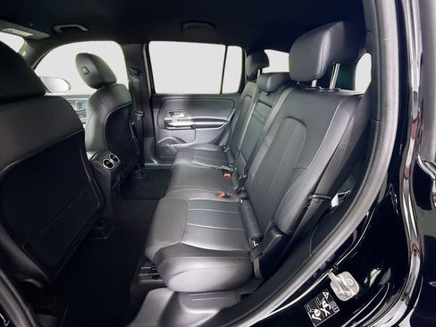 Used 2025 Mercedes-Benz GLB 250 image 21
