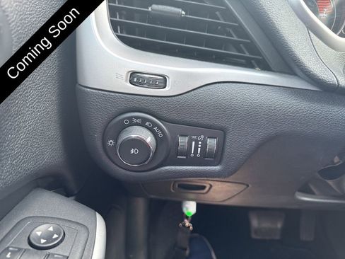 Used 2018 Jeep Cherokee Latitude Plus AWD/4WD image 18