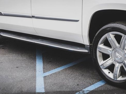 Used 2016 Cadillac Escalade ESV Luxury image 27