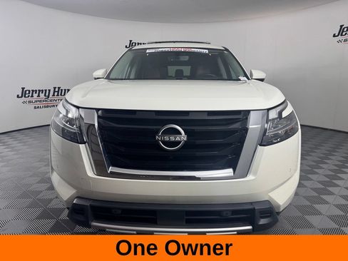 Used 2023 Nissan Pathfinder Platinum FWD image 4