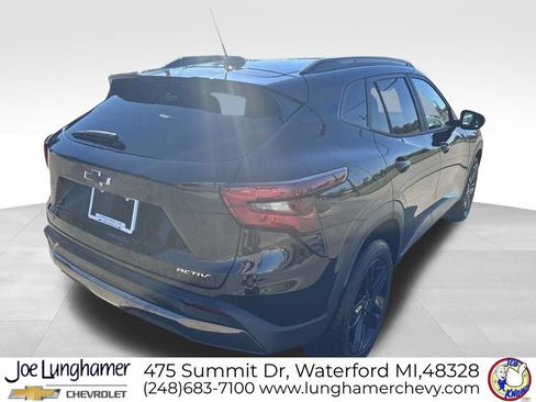 Used 2025 Chevrolet Trax ACTIV w/ Driver Confidence Package FWD image 3
