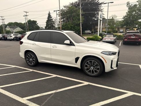 Used 2025 BMW X5 xDrive40i w/ M Sport Package AWD/4WD image 3