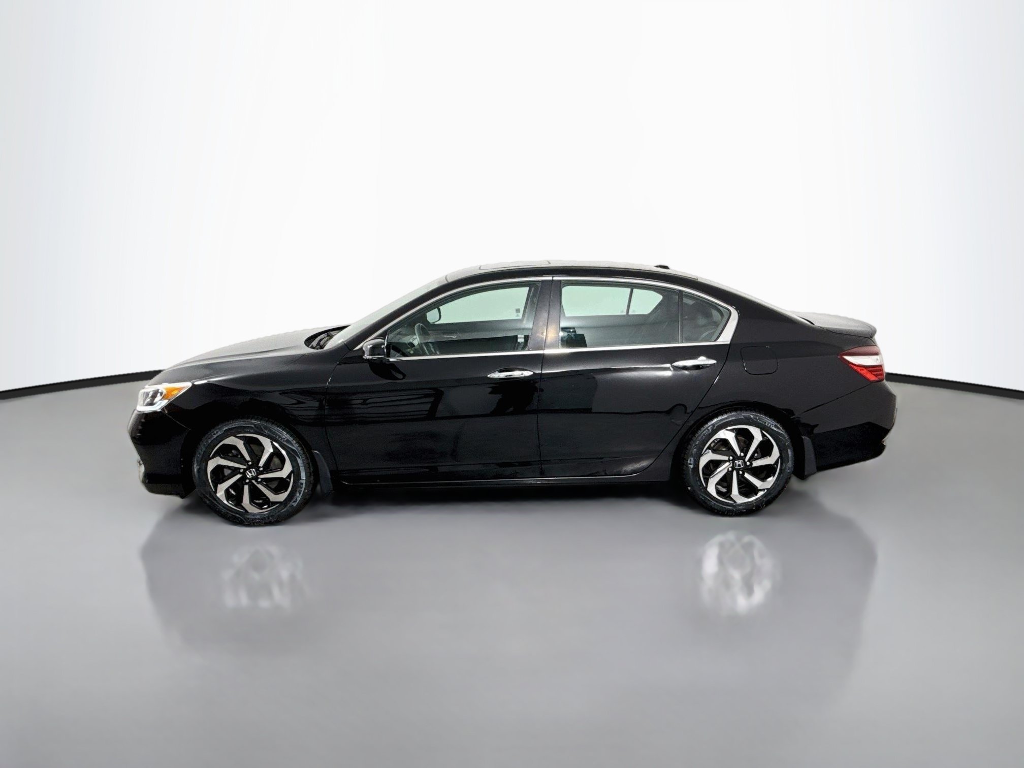 Used 2016 Honda Accord EX image 3