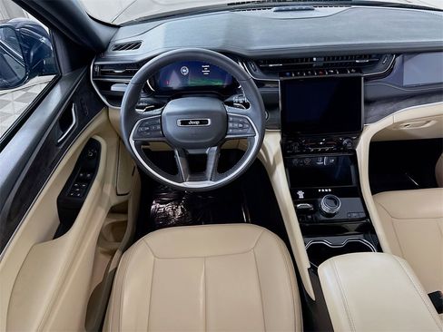 Used 2023 Jeep Grand Cherokee 4WD 4xe image 3