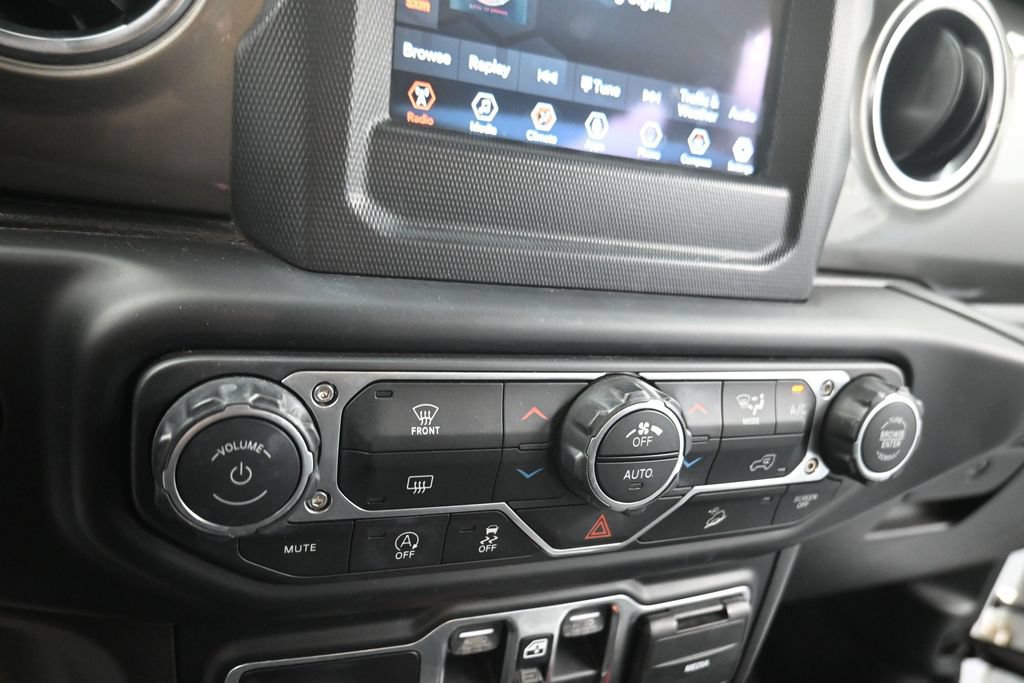 Used 2019 Jeep Wrangler Unlimited Sahara AWD/4WD image 13
