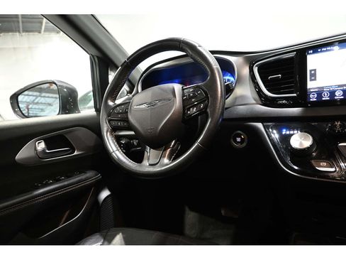 Used 2019 Chrysler Pacifica Touring-L Plus w/ Advanced Safetytec Group FWD image 24