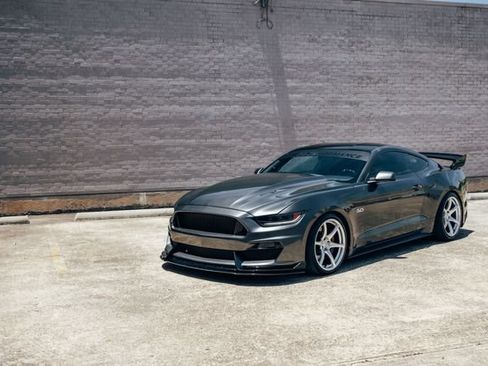 Used 2017 Ford Mustang GT Premium w/ GT Performance Package RWD image 45