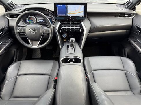 Used 2022 Toyota Venza XLE image 18