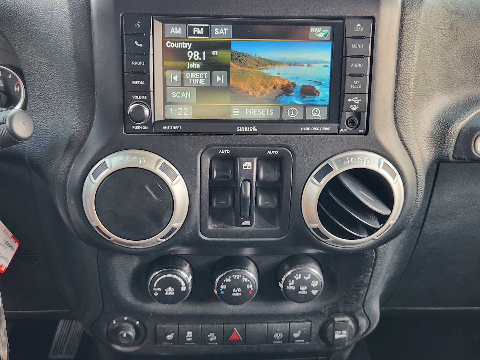 Used 2016 Jeep Wrangler Unlimited Rubicon AWD/4WD image 15