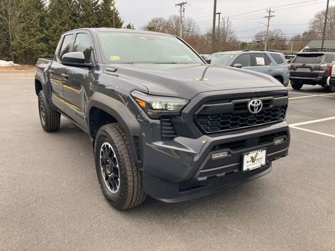 Certified 2024 Toyota Tacoma TRD Off-Road image 11