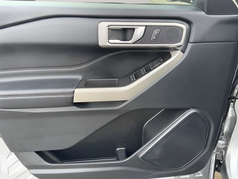 Used 2021 Ford Explorer XLT w/ Class III Trailer Tow Package image 12