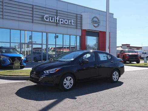 Used 2025 Nissan Versa S w/ Trunk Package image 2