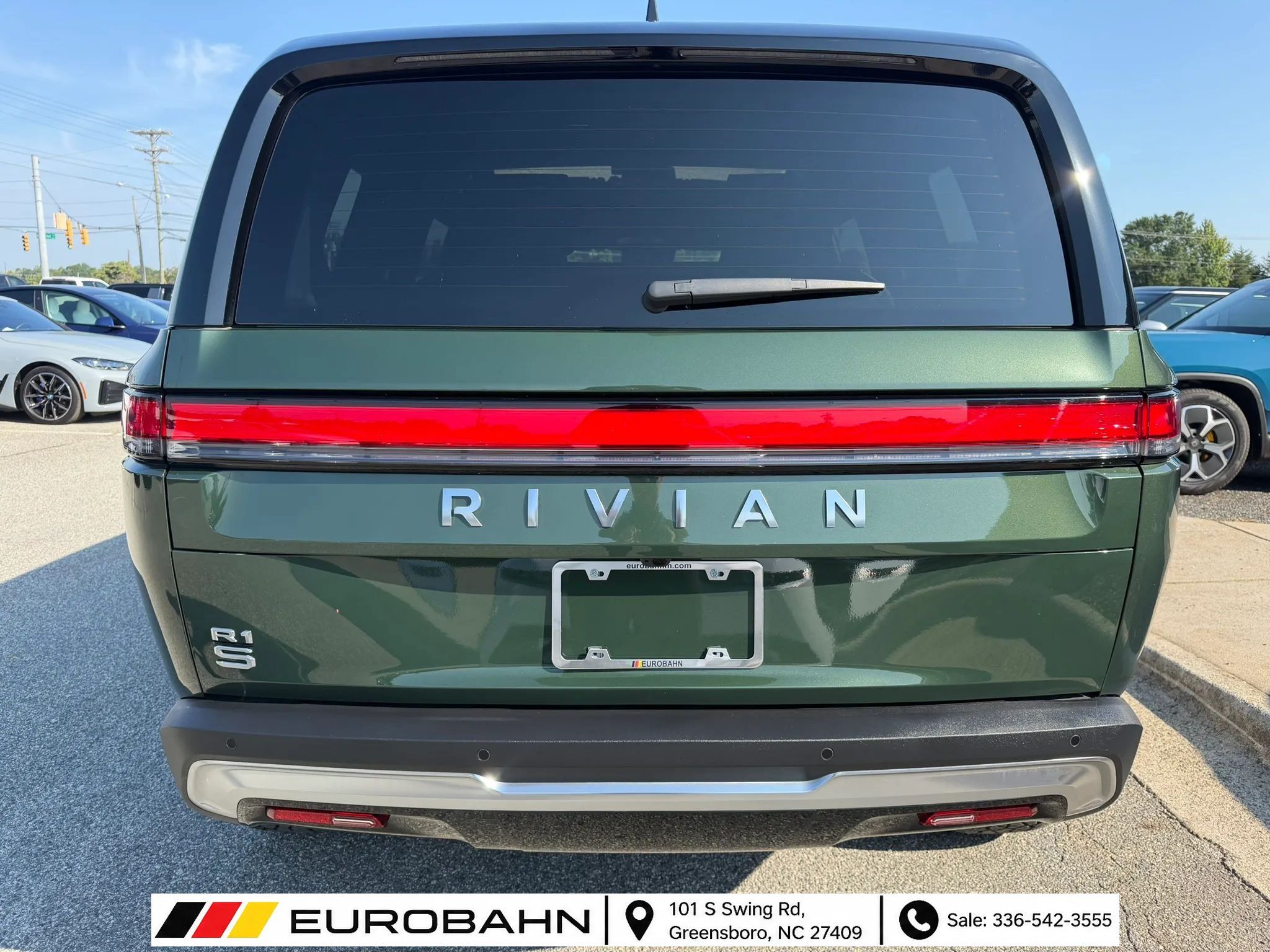 Used 2025 Rivian R1S Adventure Dual AWD/4WD image 4