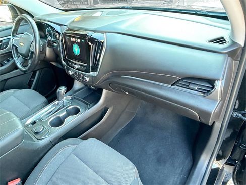 Used 2018 Chevrolet Traverse LT image 34