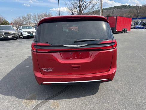 Used 2025 Chrysler Pacifica Select FWD image 4