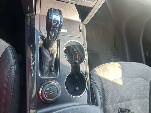 Used 2017 Ford Explorer XLT w/ Equipment Group 202A AWD/4WD image 28